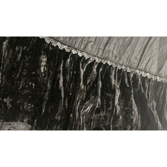 VERTIGO PARIS Vintage 90s Y2K Black Velvet Ruffle Skirt - Boho - Size: 8 - Picture 9 of 15